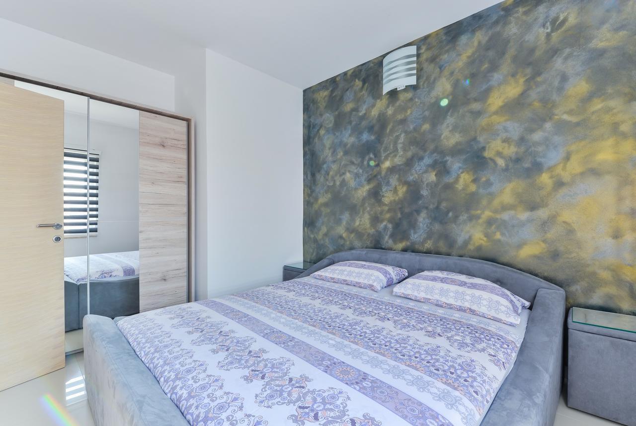 Apartments Mavracic Vir Kültér fotó